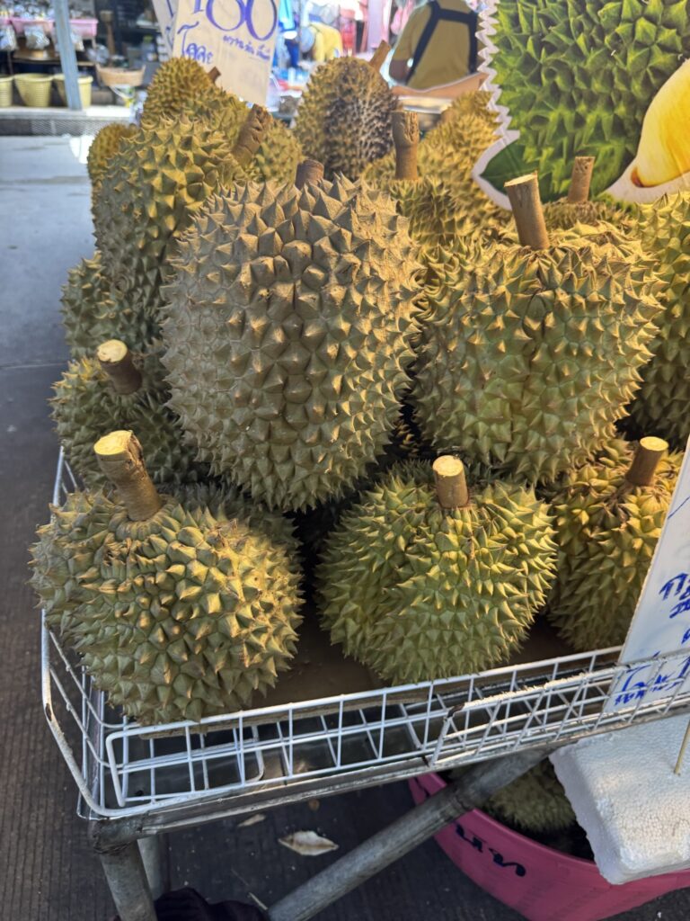 サムローン市場のドリアン