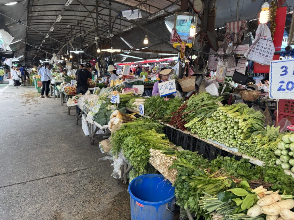 サムローン市場の葉物野菜②