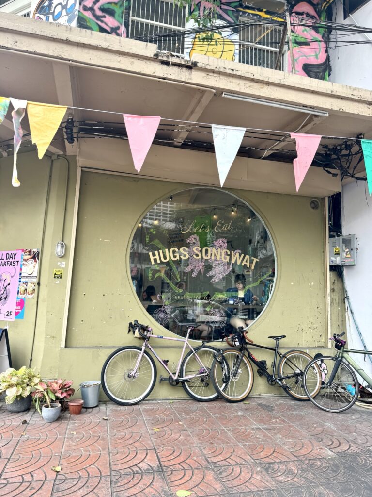 HUGSsongwat外観