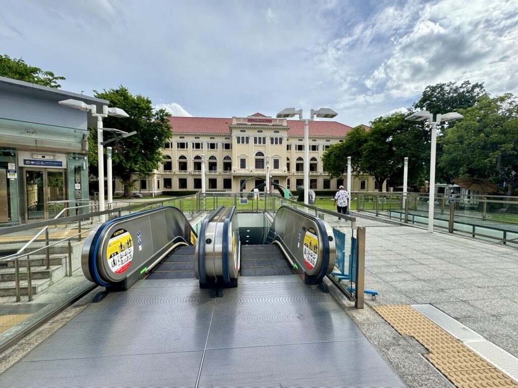サイアム博物館前にあるエスカレーター