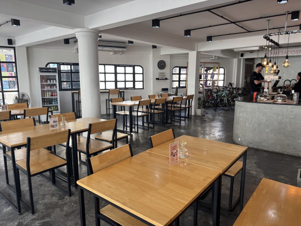 ウドムスック　カフェ