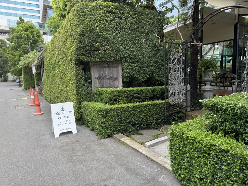 ウドムスック　カフェ