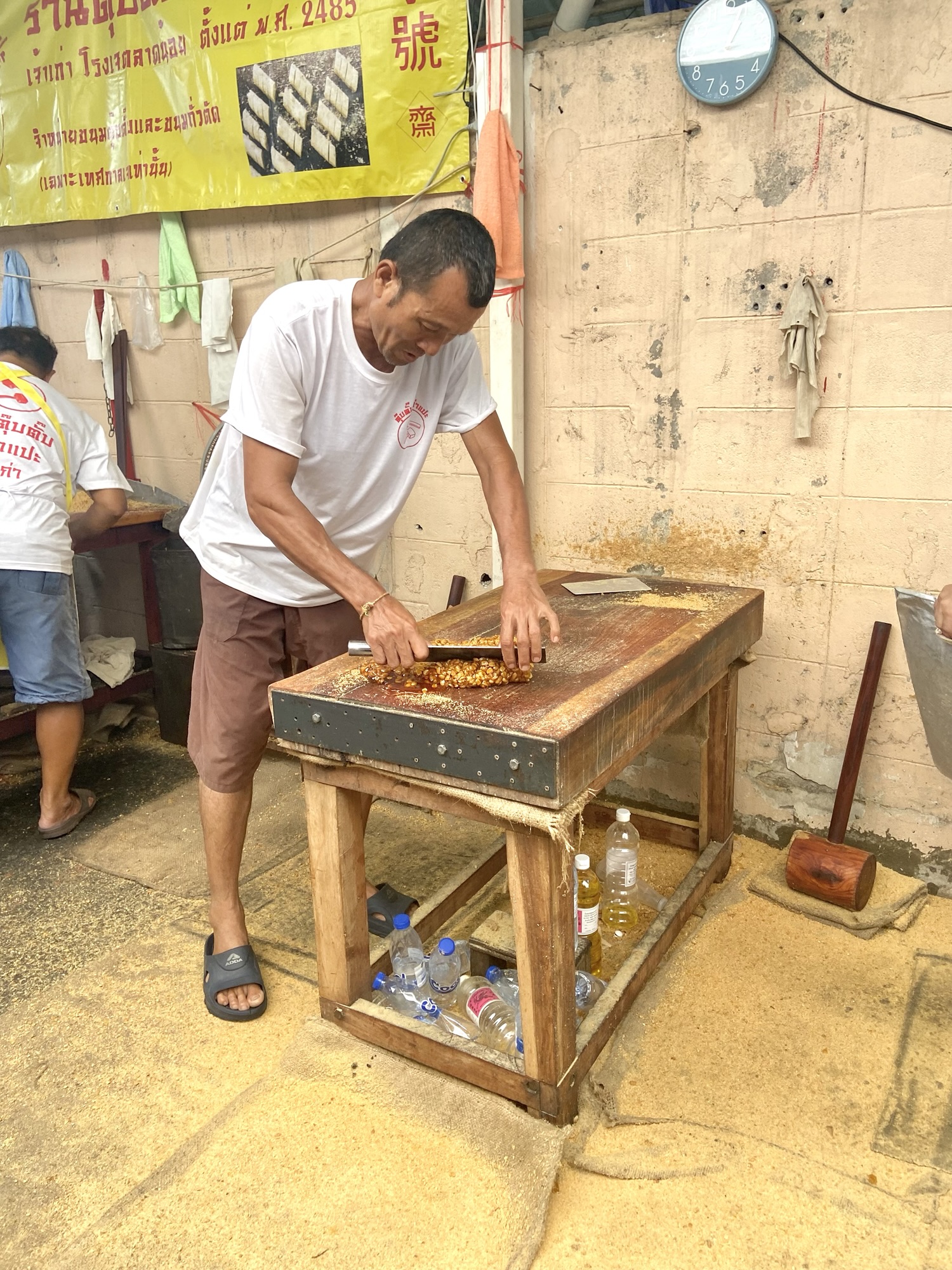 タラートノーイ　ピーナッツキャンディー　キンジェー