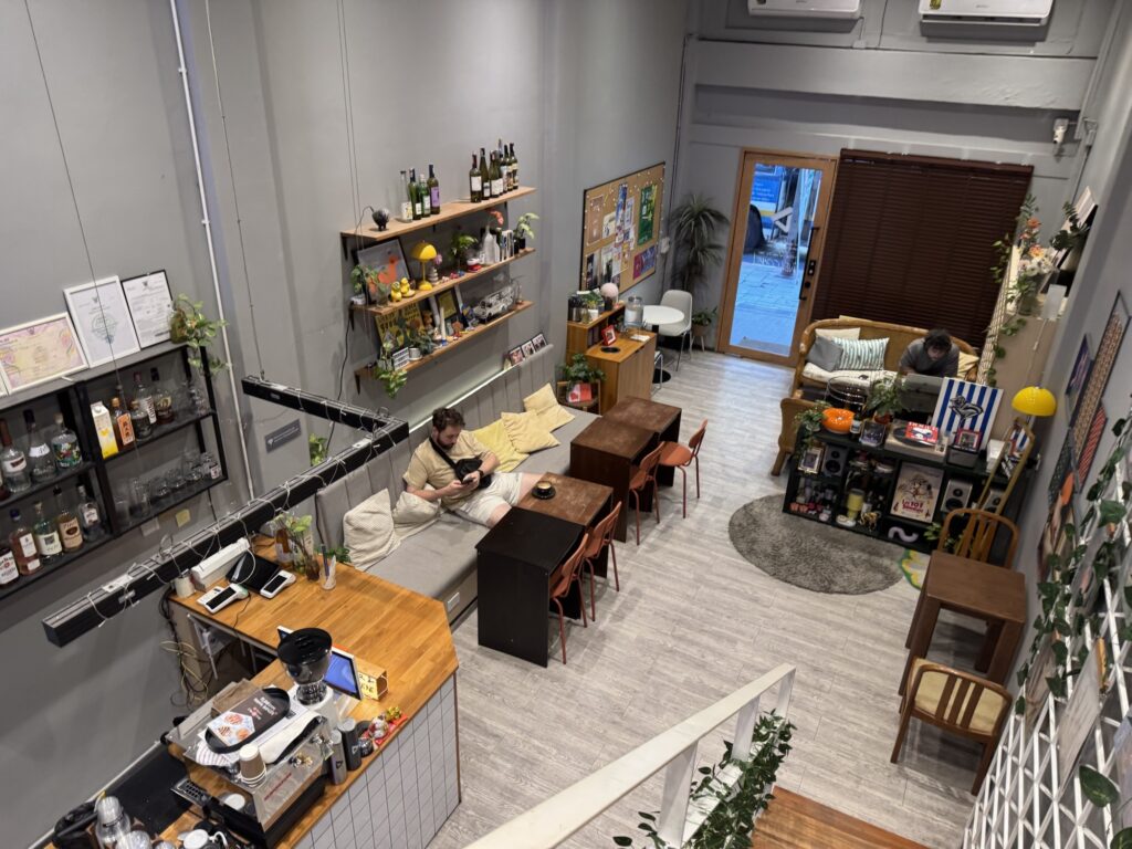 Playroom　ノマド　作業　カフェ　バンコク