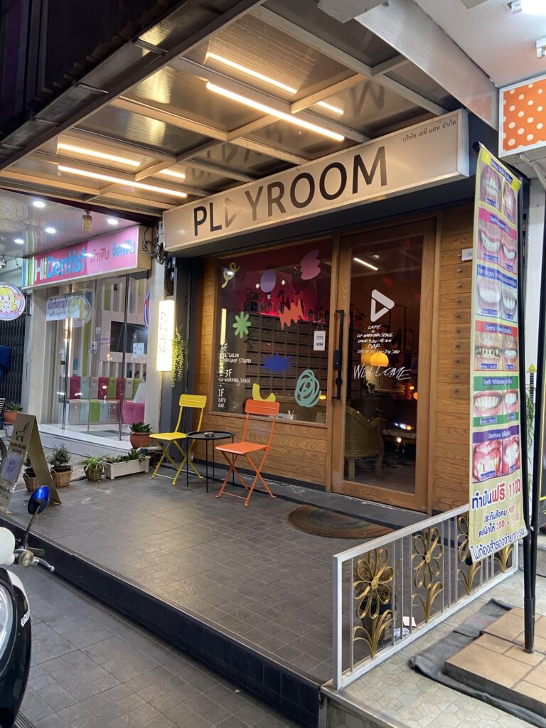 Playroom　ノマド　作業　カフェ　バンコク