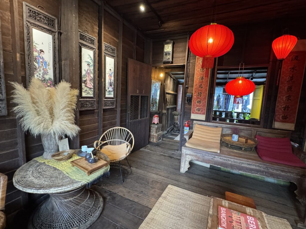 タラートノーイ　Baan Chim Cha