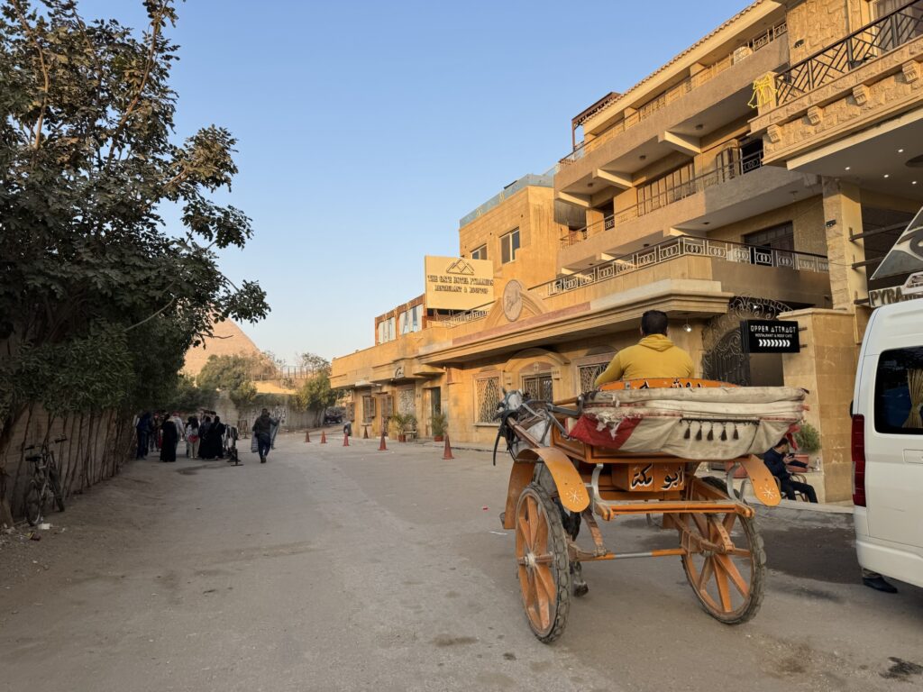 ギザ ラクダ ピラミッド周辺