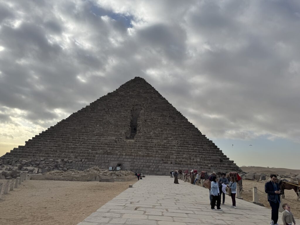 ピラミッド　ギザ