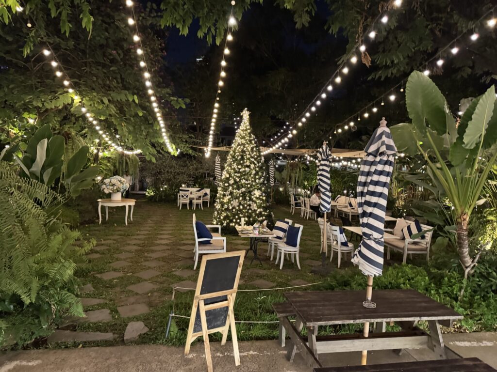 マザーメイアイキッチン　mother may i kitchen 店外の様子　装飾 　