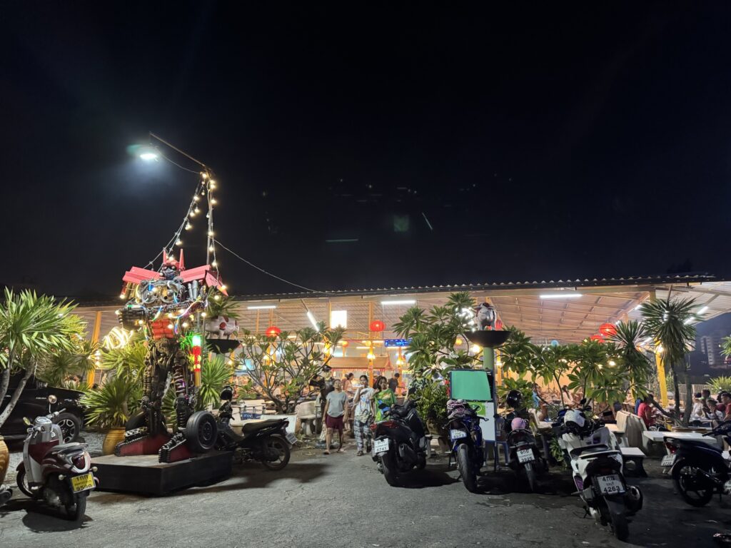 ソムバットムーガタ　店の外の様子