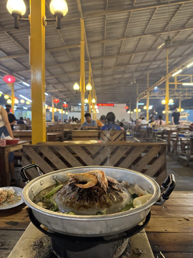 ソムバットムーガタ　ムーガタ鍋