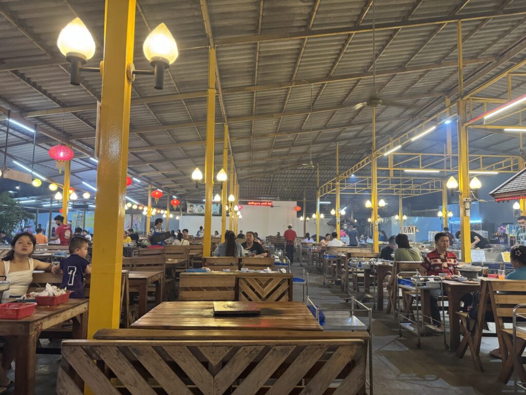 ソムバットムーガタ　店内の様子