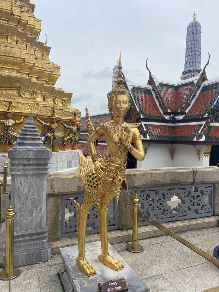 キンナリー（半人半鳥の乙女）