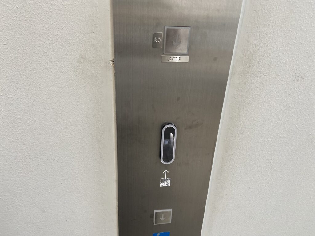 カードかざし口　ナインアワーズ博多駅