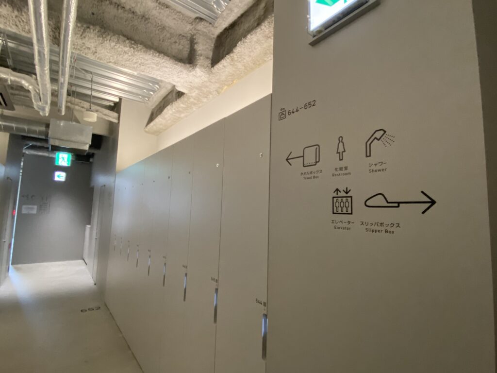 ロッカールーム　ナインアワーズ博多駅
