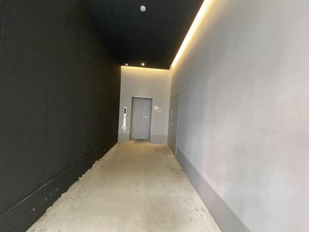 入口　ナインアワーズ博多駅
