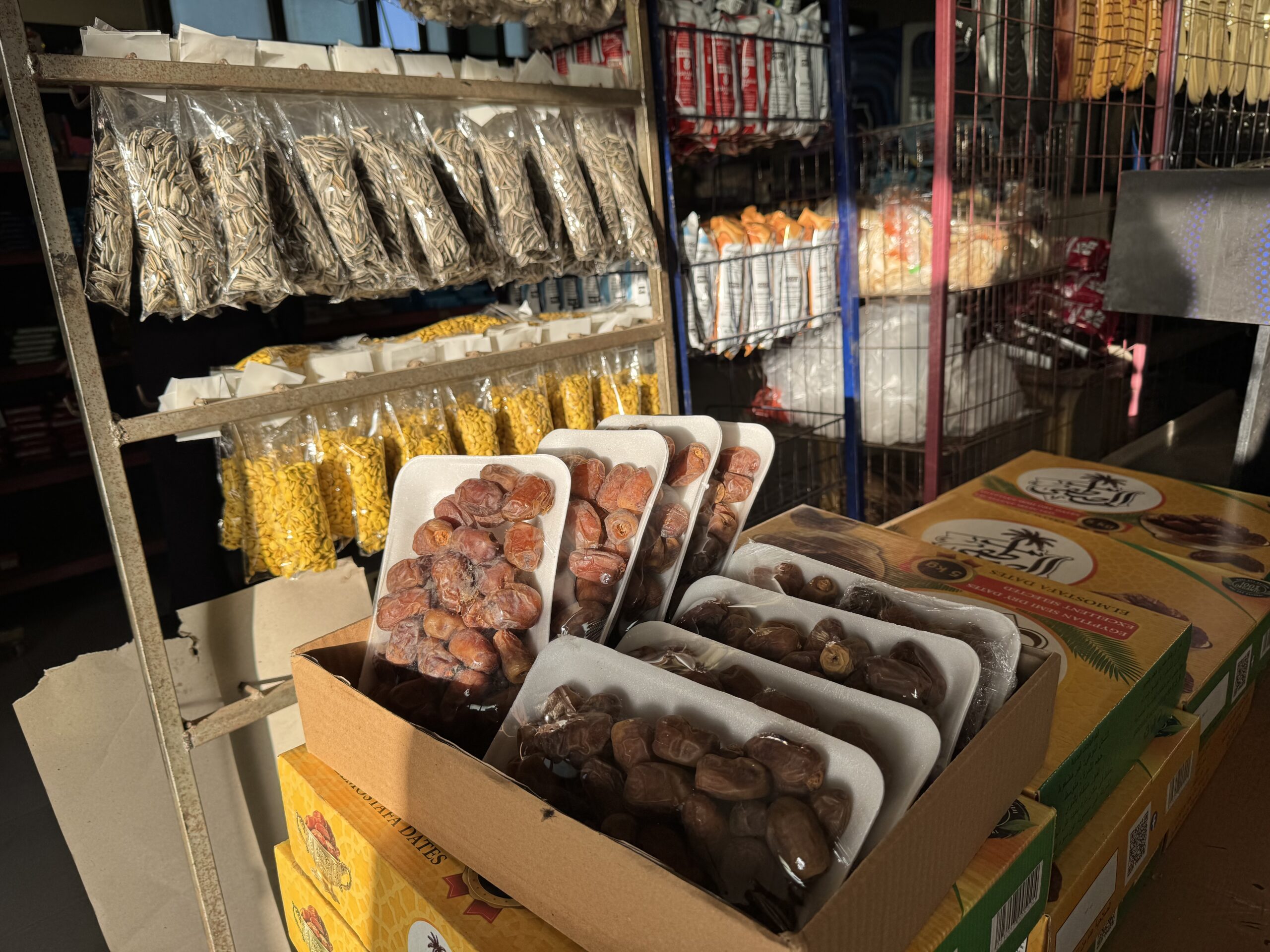 砂漠へ向かう途中に立ち寄った休憩所の売店