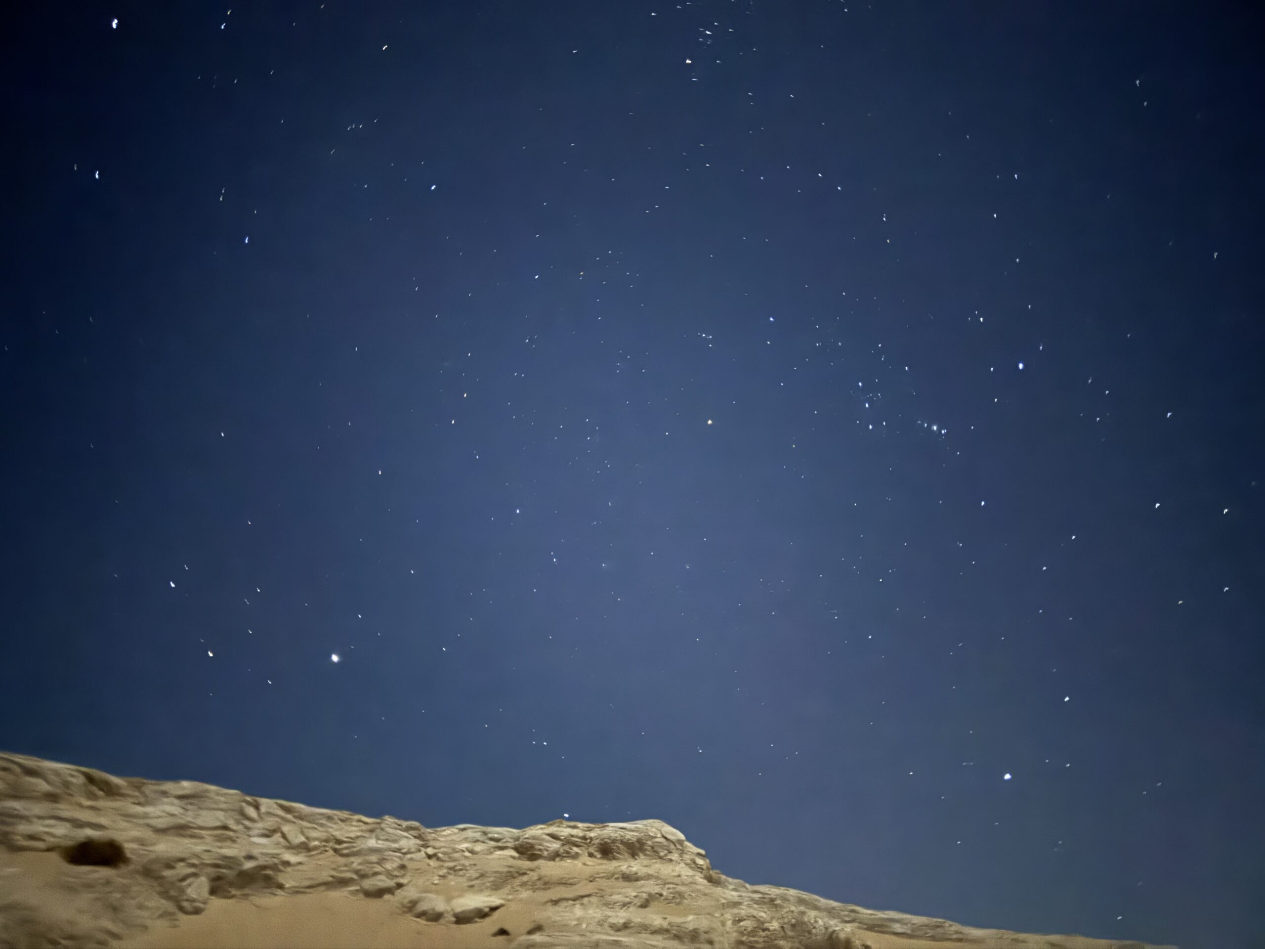 月明かりの下で見た砂漠の星空